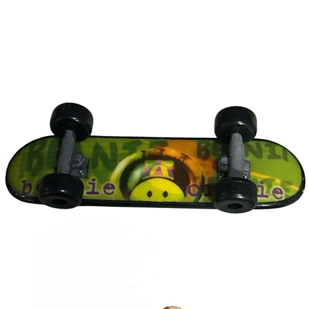 Mini Fingerboard Skateboard Green Orange Graphic Novelty Skate Toy Desk Fidget